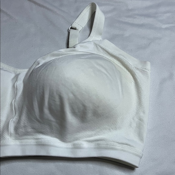 Warner’s White Bra - Picture 3 of 9